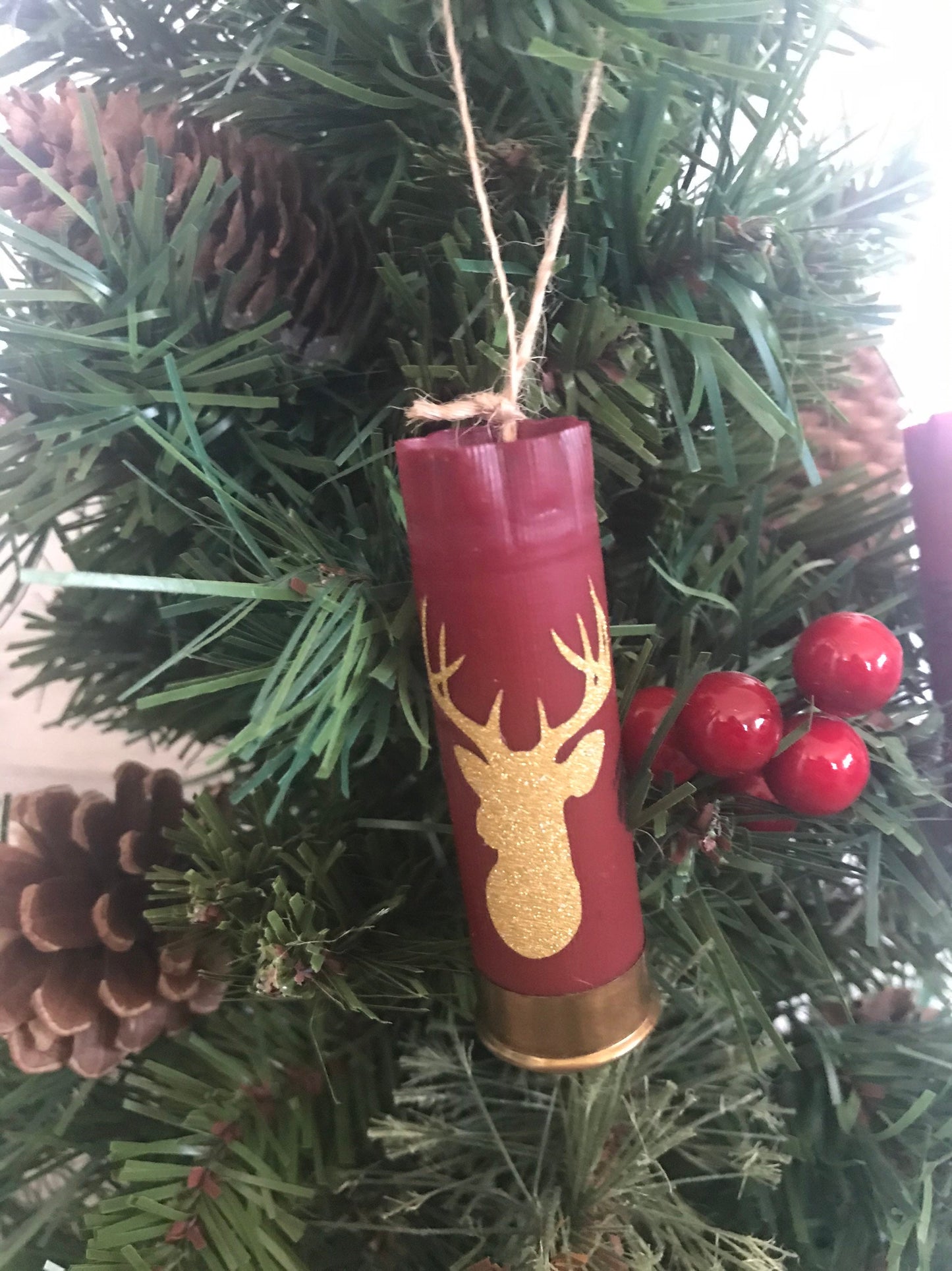 Shotgun shell with wildlife